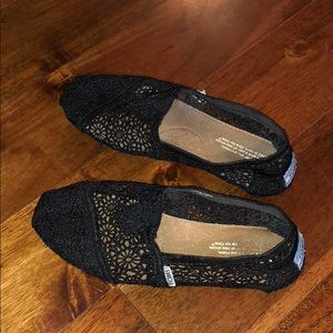 Toms Lace Flower Slip On